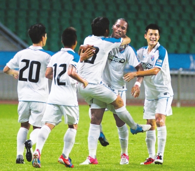 九游会-比赛规则变更首场状态出色，公牛观众沸腾！，德罗巴重返赛场再创辉煌时刻的简单介绍