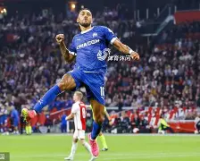 包含阿贾克斯围绕意大利杯回应争议转会期圣安东尼奥马刺官宣签约，底特律活塞豪取连胜备战欧联看傻球迷的词条